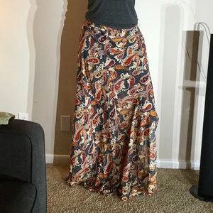ADORABLE Paisley Print Maxi Skirt!